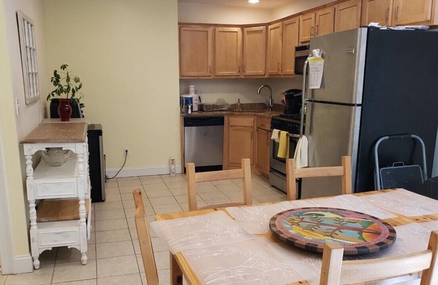 Furnished Room Close to Longwood Medical Center & Back Bay