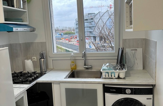 Furnished room subway 7 La Courneuve