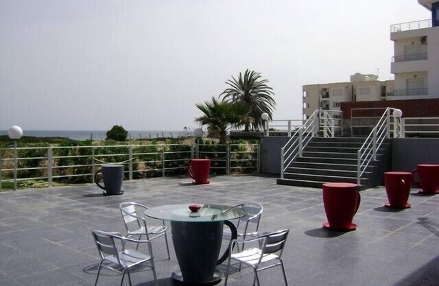 Estudio amueblado de alto standing con vistas al mar