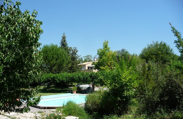T2 amueblado (3 estrellas) con terraza y piscina en el Luberon Côté Sud.