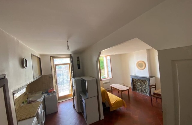 Furnished T2, quiet, sunny, 55m2, parking, pets welcome,