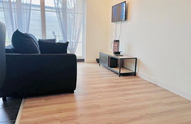 Furnished T2 with garden and parking located in Troyes near the city center