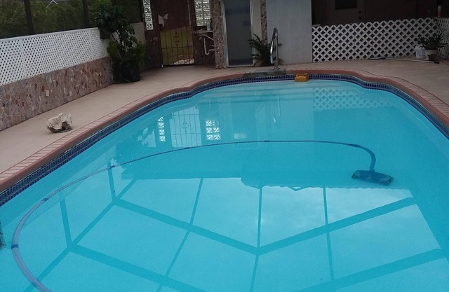 Casa amueblada de 3 dormitorios, terraza cubierta con piscina, ubicada en urbanización de lujo.