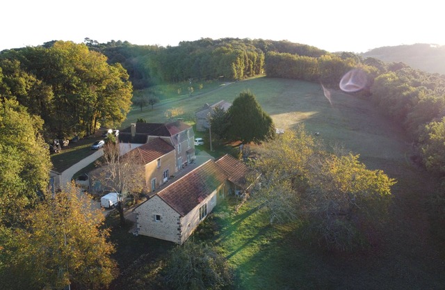 Cottage 2-3 people in black Périgord. Sunday to Sunday. Pool.