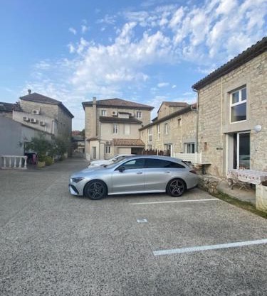 Gîte 6p Ardèche ,Ruoms centre, climatisé avec piscine