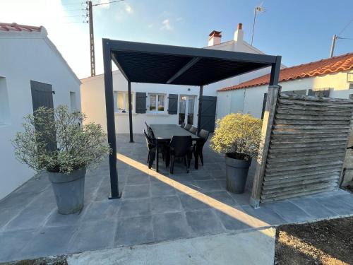Gîte accessible PMR avec jardin clos, terrasses et proche Vélo Rail à Commequiers - FR-1-426-465