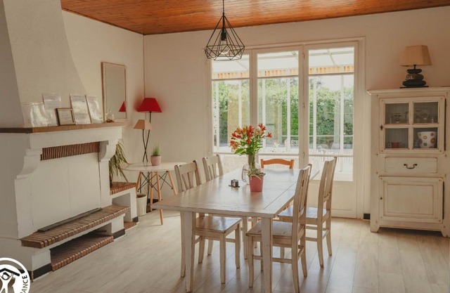 Gîte avec jeux et terrasse à La Guittière - FR-1-426-567
