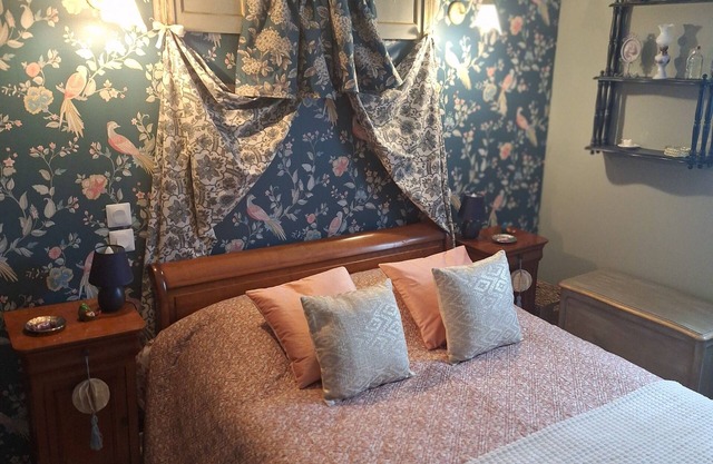 Gîte Baie de Somme with swimming pool and quiet garden. Pets welcome. Parking