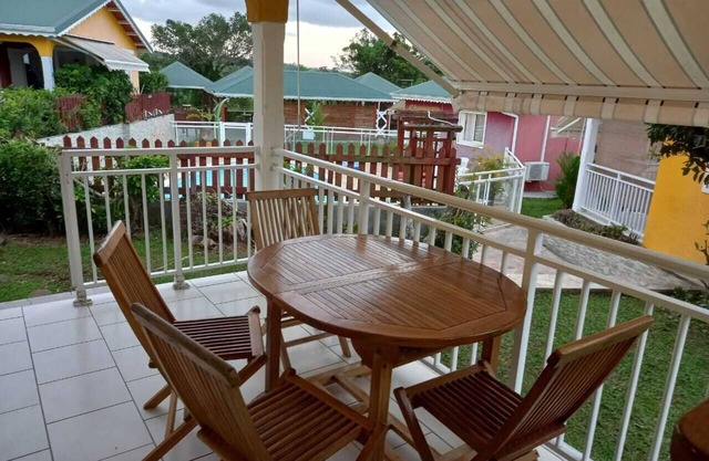 Gîte Corail, Avec Piscine, Proche des Chutes du Cabet, Capacité 2 Personnes