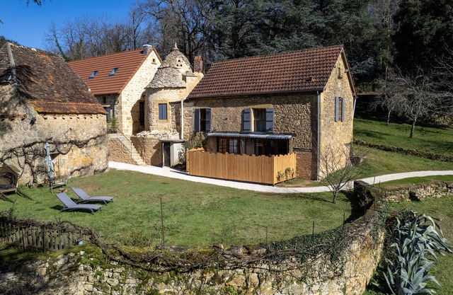 Gîte de Charme Dans une Ancienne Métairie "La Grotte"