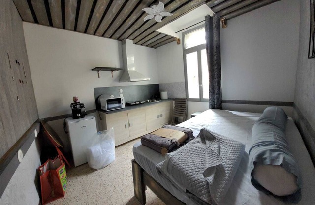 Gîte de la Tour, à 10 Minutes du Pont du Gard, Idéal Pour Couple