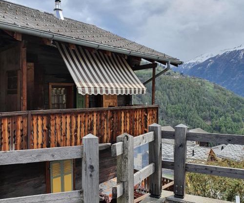 Gîte de Mase sur la rive droite du Val d'Hérens