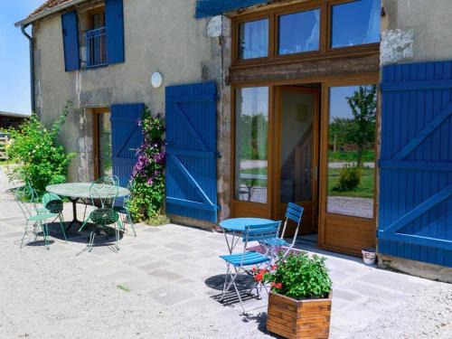 Gîte familial à Souvigny avec piscine et nature - FR-1-489-466