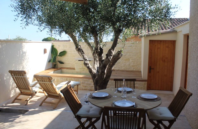 Niza Gite Au Pied du Luberon