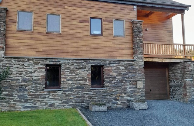 Gîte Tout Confort Avec Grand Jardin, Terrasse et Garage Dans Village Calme