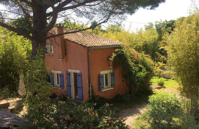 Gîte Vélo Avec Piscine Proche du Mont Ventoux et de la Via Venaissia