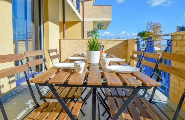 G.Bay D17 - First floor apartment with balcony and pool view
