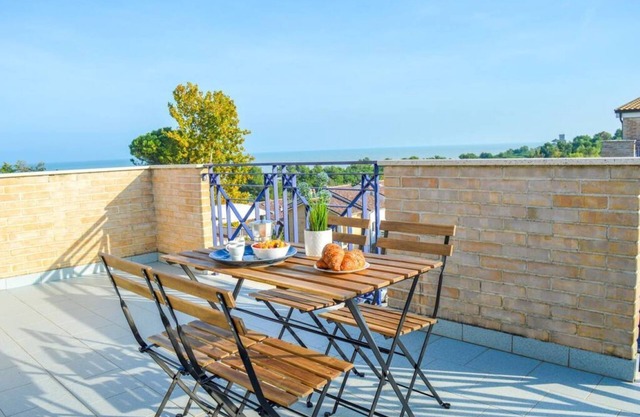 G.Bay D26 - Second floor apartment with balcony overlooking the pool