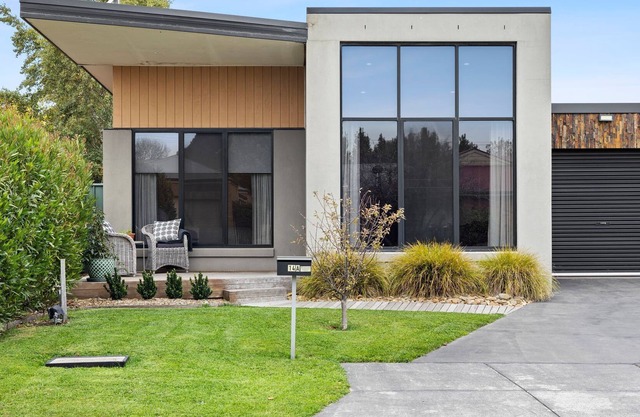 G E O R G E Beautifully appointed modern townhouse