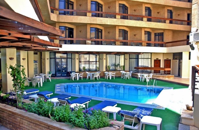 Gaddis Hotel, Suites and Apartments