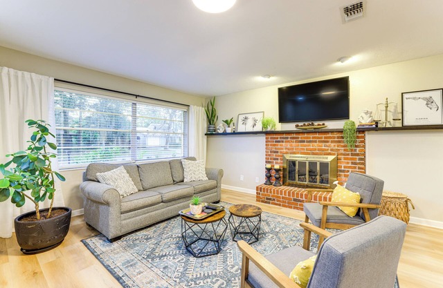 Gainesville Home w/ Fire Pit, 4 Mi to UF Campus!
