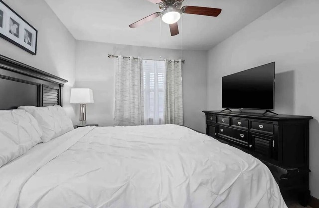 galleria & medical center view luxury apartment