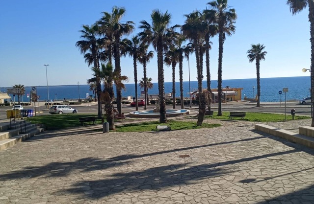 Gallipoli Lungomare apartment 10 seats seafront