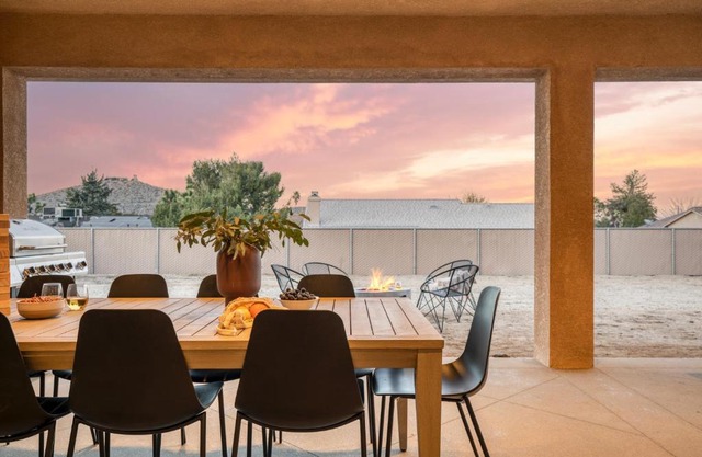 Gambel by AvantStayJTree Escape w Entertainers Yard Firepit 3000SF