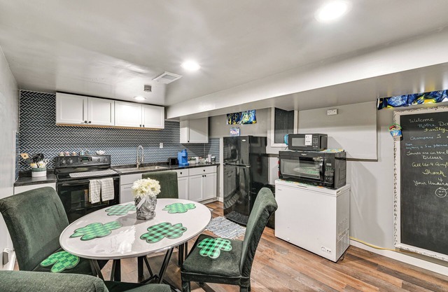 Game Day Made Easy! Apt 2 Mi to Notre Dame Stadium