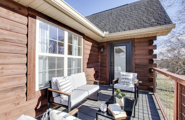 WiFi, SmartTVs, Kitchen Essentials, Pool Table & Near Nashville/BNA