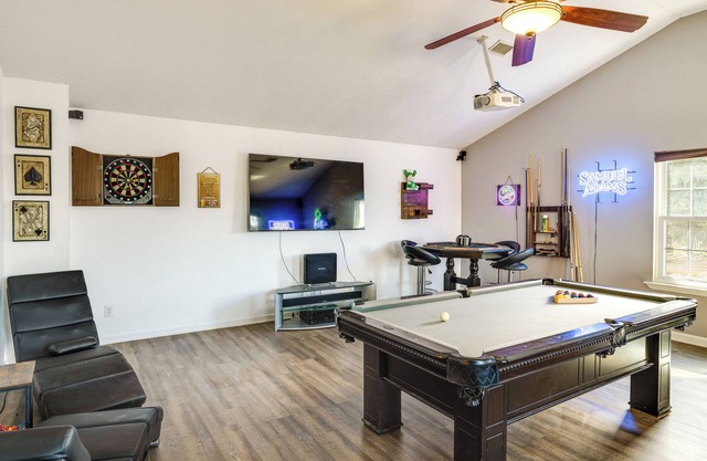 Game Room, 20 Mi to Nashville: Smyrna Home