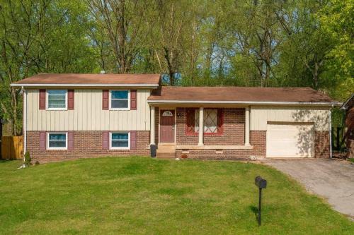 Game Room and Bunks Sleeps 12 Near Downtown