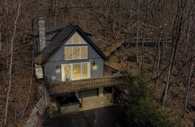 Game Room, Hot Tub, Pet-Friendly, Fire-pit, Views on 3-Acres in Seven Devils