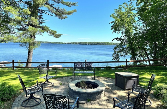 Game Room! -Lakefront 5BRM - Huge Yard