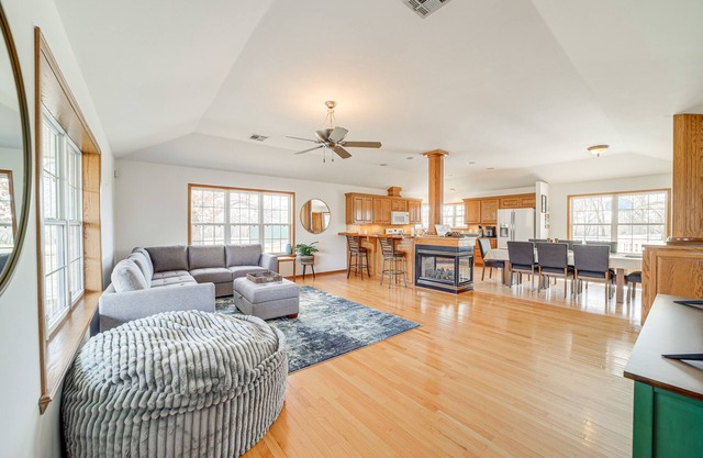 Game Room & Large Yard: Vinita Farmhouse!