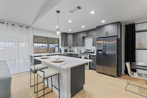 Game Room - Lux Spacious Home