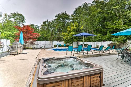 Game Room, Pool and Hot Tub Poconos Paradise!