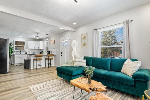 Game Room Retreat with Firepit and Gym, Sleeps 12