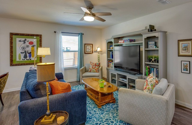 Game Room + Walk to Beach: Gun Barrel City Gem!