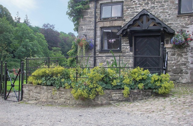 Gamekeepers Cottage - HW7729
