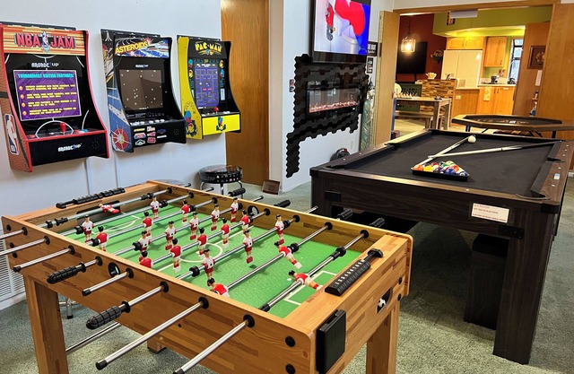 Gamer's Paradise. Adventure Arcade. Family fun. Central AC/Netflix