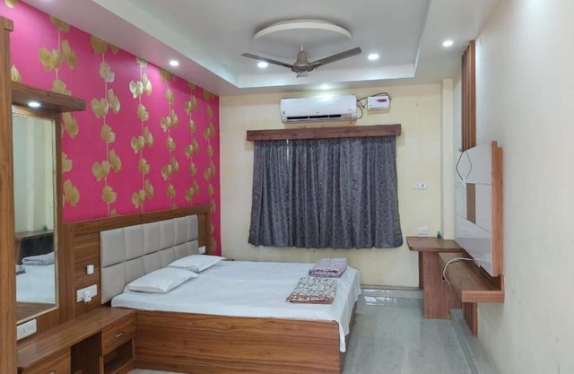 Ganga Vatika Banquets & Guest House