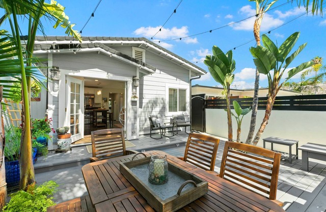 Garabaldi Bungalow - STR23-0092 - with private large patio