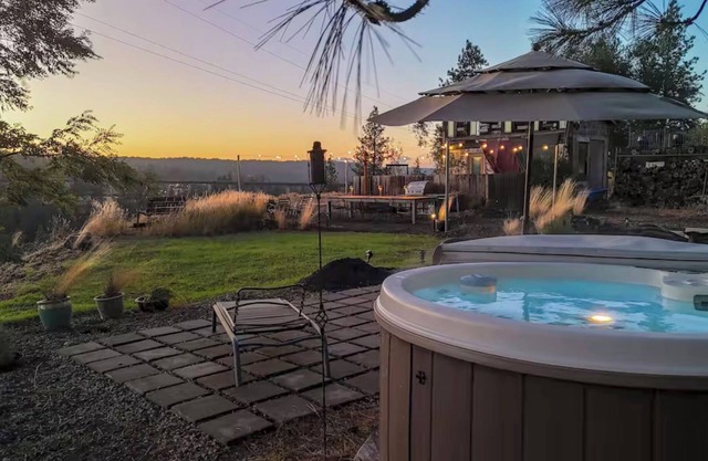 Garden Bodega on Sunset Ridge, Near Downtown, Hot tub, all with Panoramic View