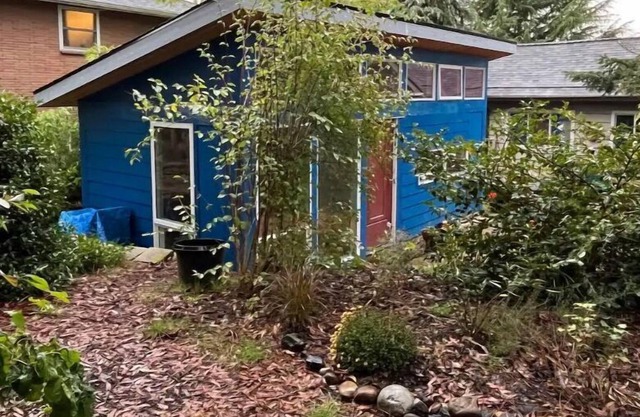 Garden Cottage in Phinney-Ballard