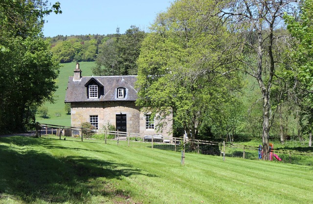 CASA DE JARDÍN, cerca de St Andrews. Encanto tradicional en un lugar glorioso y rural.