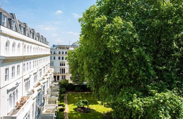 Garden Court Hotel