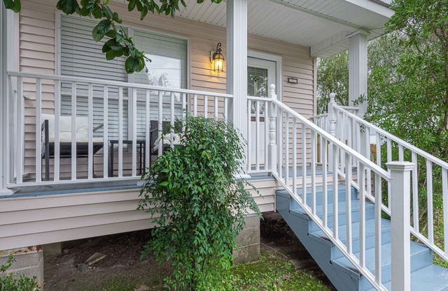 Garden District Modern Retro Bungalow- The Wallflower