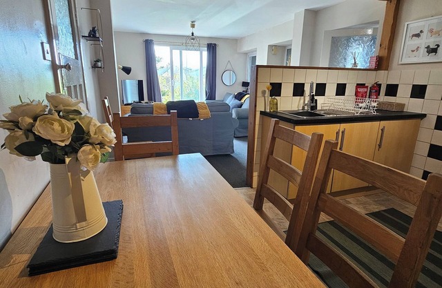 Garden Flat, Dog Friendly, Excellent base to Explore all West Wales has to Offer