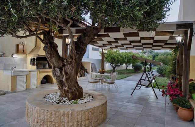 Garden House by Estia